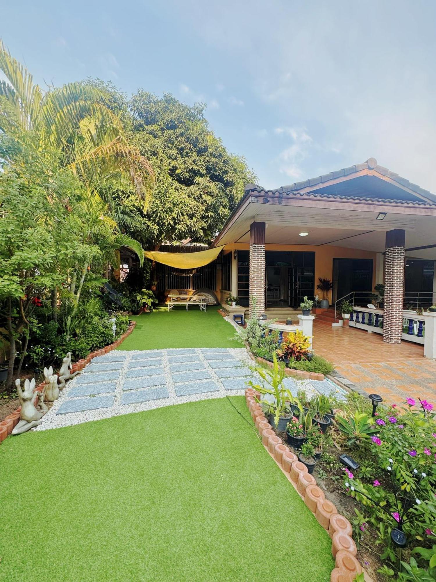Sun And Moon House * Pattaya