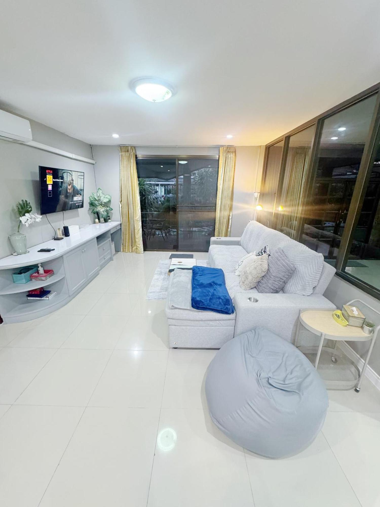 Sun And Moon House * Pattaya